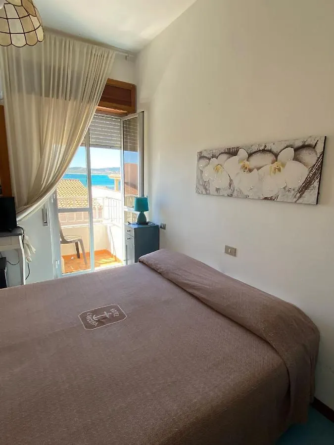 Hotel L'Ancora La Caletta 3*,  Italia